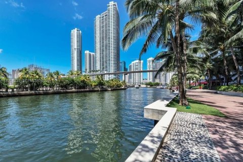 Condominio en alquiler en Miami, Florida, 2 dormitorios, 120.77 m2 № 1992896 - foto 21