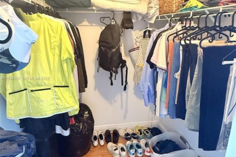 Condominio en alquiler en Miami, Florida, 2 dormitorios, 120.77 m2 № 1992896 - foto 11