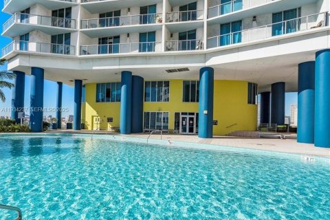 Condominio en alquiler en Miami, Florida, 2 dormitorios, 120.77 m2 № 1992896 - foto 23