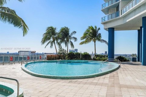 Condominio en alquiler en Miami, Florida, 2 dormitorios, 120.77 m2 № 1992896 - foto 24