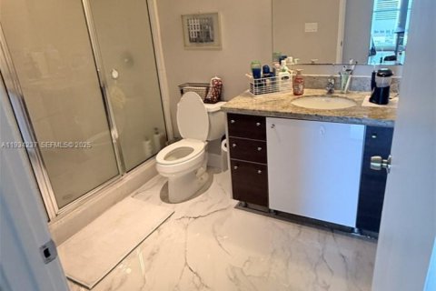 Condominio en alquiler en Miami, Florida, 2 dormitorios, 120.77 m2 № 1992896 - foto 10