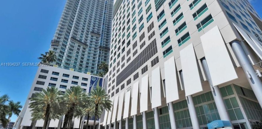 Condominio en Miami, Florida, 2 dormitorios  № 1992896
