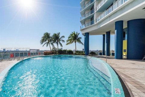 Condominio en alquiler en Miami, Florida, 2 dormitorios, 120.77 m2 № 1992896 - foto 25