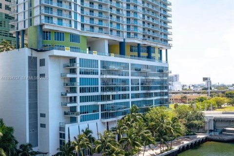 Condominio en alquiler en Miami, Florida, 2 dormitorios, 120.77 m2 № 1992896 - foto 17