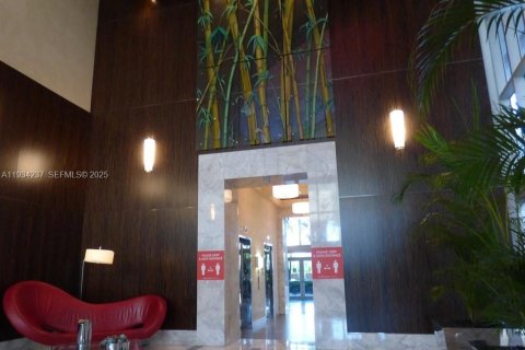 Condominio en alquiler en Miami, Florida, 2 dormitorios, 120.77 m2 № 1992896 - foto 19