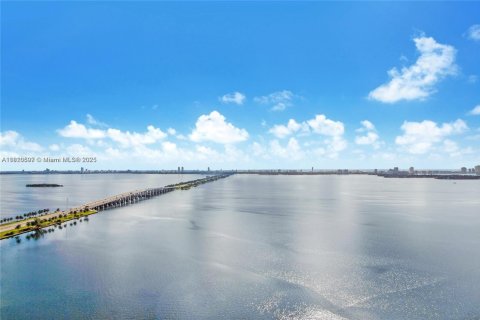 Condo in Miami, Florida, 3 bedrooms  № 1753008 - photo 11