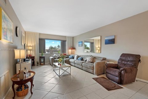 Condo in Pompano Beach, Florida, 2 bedrooms  № 1968476 - photo 6