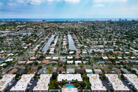 Condo in Pompano Beach, Florida, 2 bedrooms  № 1968476 - photo 22