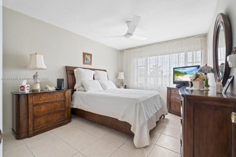 Condo in Pompano Beach, Florida, 2 bedrooms  № 1968476 - photo 16