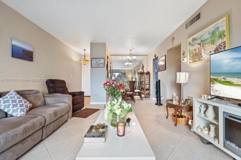 Condo in Pompano Beach, Florida, 2 bedrooms  № 1968476 - photo 8