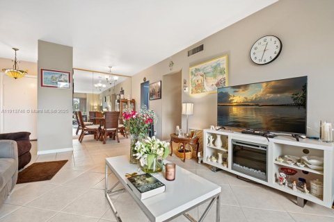 Condo in Pompano Beach, Florida, 2 bedrooms  № 1968476 - photo 9