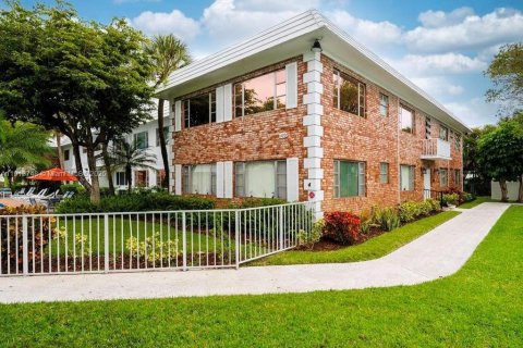 Condo in Pompano Beach, Florida, 2 bedrooms  № 1968476 - photo 1