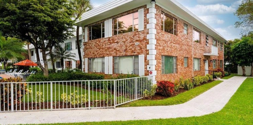 Condo in Pompano Beach, Florida, 2 bedrooms  № 1968476