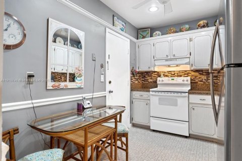 Condo in Pompano Beach, Florida, 2 bedrooms  № 1968476 - photo 4