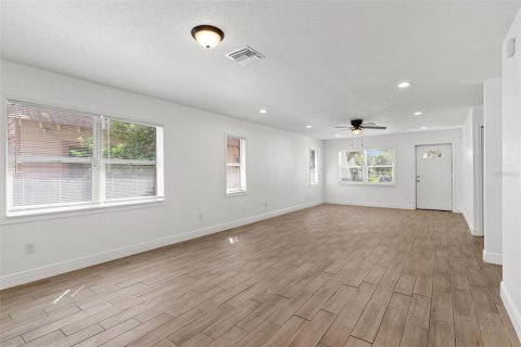 House in Bartow, Florida 3 bedrooms, 150.5 sq.m. № 2150483 - photo 9