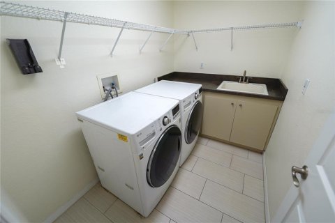 Casa en alquiler en Tampa, Florida, 4 dormitorios, 215.07 m2 № 1909338 - foto 12