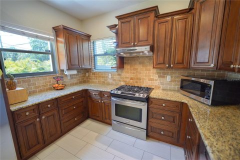 Casa en alquiler en Tampa, Florida, 4 dormitorios, 215.07 m2 № 1909338 - foto 8