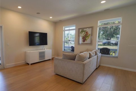 Casa en alquiler en Tampa, Florida, 4 dormitorios, 215.07 m2 № 1909338 - foto 3