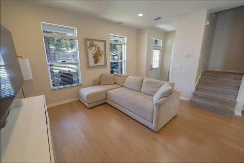 Casa en alquiler en Tampa, Florida, 4 dormitorios, 215.07 m2 № 1909338 - foto 2