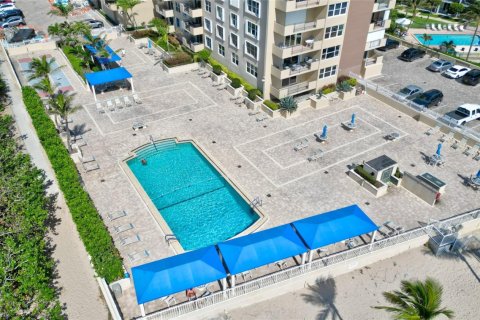 Condo in Lauderdale-by-the-Sea, Florida, 2 bedrooms  № 1174624 - photo 1