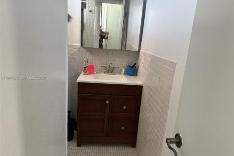Condo in Aventura, Florida, 2 bedrooms № 2026995 - photo 15