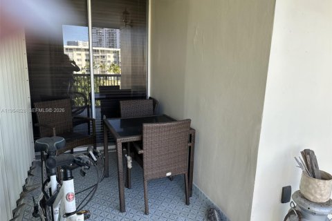 Condo in Aventura, Florida, 2 bedrooms № 2026995 - photo 22