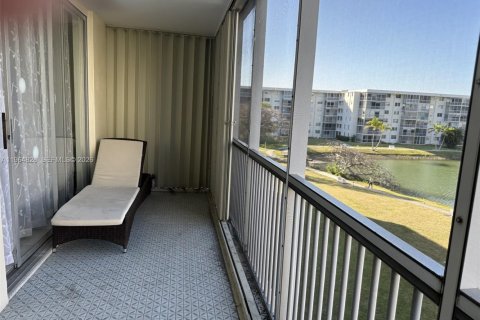 Condo in Aventura, Florida, 2 bedrooms № 2026995 - photo 21