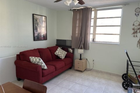 Condo in Aventura, Florida, 2 bedrooms № 2026995 - photo 16