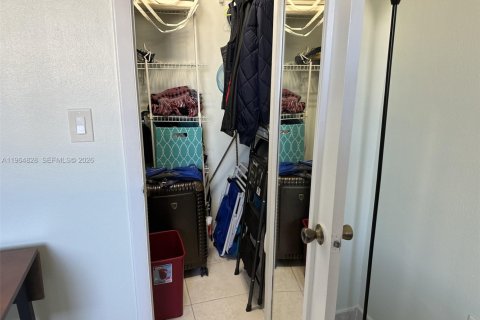 Condo in Aventura, Florida, 2 bedrooms № 2026995 - photo 19