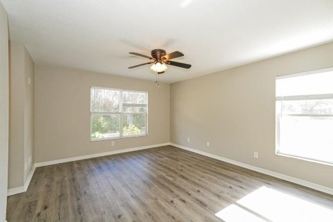 House in Land O' Lakes, Florida 4 bedrooms, 180.69 sq.m. № 1868888 - photo 11