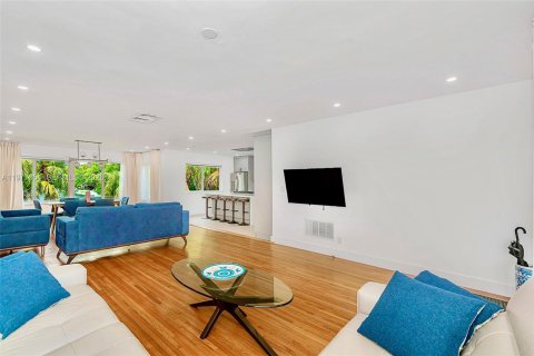 Villa ou maison à vendre à Miami Shores, Floride: 4 chambres, 196.21 m2 № 2040850 - photo 3