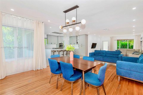 Villa ou maison à vendre à Miami Shores, Floride: 4 chambres, 196.21 m2 № 2040850 - photo 4