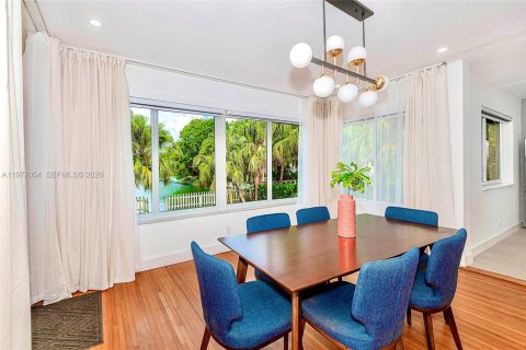 Villa ou maison à Miami Shores, Floride 4 chambres, 196.21 m2 № 2040850