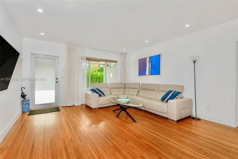 Villa ou maison à vendre à Miami Shores, Floride: 4 chambres, 196.21 m2 № 2040850 - photo 5