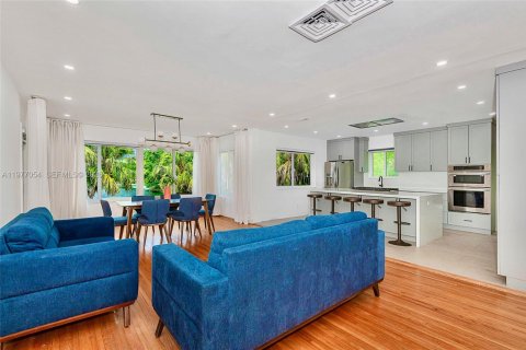 Villa ou maison à vendre à Miami Shores, Floride: 4 chambres, 196.21 m2 № 2040850 - photo 2