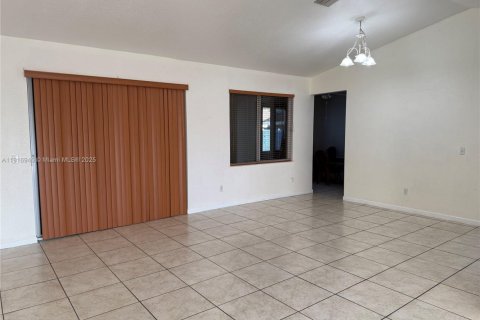 Villa ou maison à vendre à Miami, Floride: 4 chambres, 211.17 m2 № 1974064 - photo 5