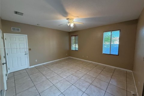 Villa ou maison à vendre à Miami, Floride: 4 chambres, 211.17 m2 № 1974064 - photo 9