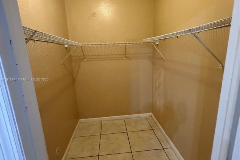 Villa ou maison à vendre à Miami, Floride: 4 chambres, 211.17 m2 № 1974064 - photo 12