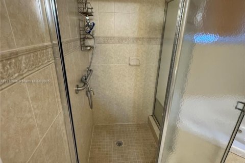 Villa ou maison à vendre à Miami, Floride: 4 chambres, 211.17 m2 № 1974064 - photo 11