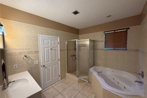 Villa ou maison à vendre à Miami, Floride: 4 chambres, 211.17 m2 № 1974064 - photo 10