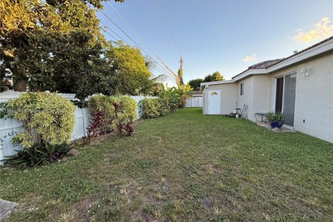Villa ou maison à vendre à Miami, Floride: 4 chambres, 211.17 m2 № 1974064 - photo 25