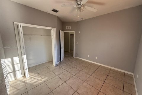 Villa ou maison à vendre à Miami, Floride: 4 chambres, 211.17 m2 № 1974064 - photo 13