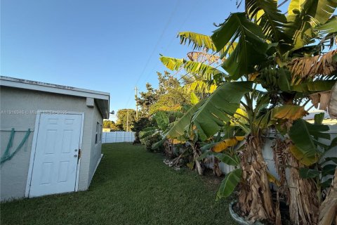 Villa ou maison à vendre à Miami, Floride: 4 chambres, 211.17 m2 № 1974064 - photo 24