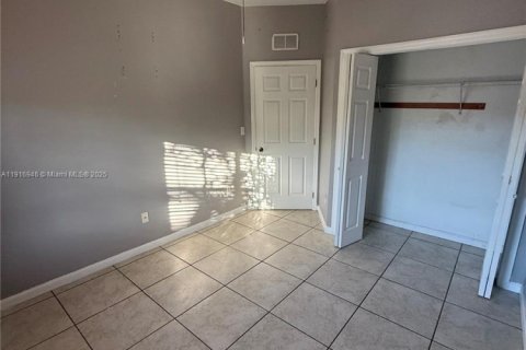 Villa ou maison à vendre à Miami, Floride: 4 chambres, 211.17 m2 № 1974064 - photo 15