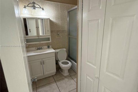 Villa ou maison à vendre à Miami, Floride: 4 chambres, 211.17 m2 № 1974064 - photo 6