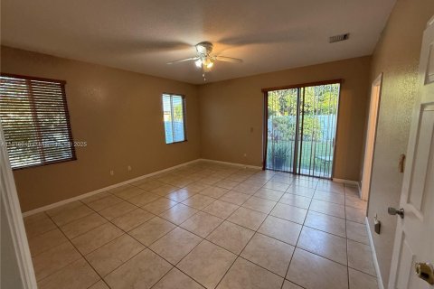 Villa ou maison à vendre à Miami, Floride: 4 chambres, 211.17 m2 № 1974064 - photo 8