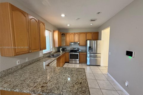 Villa ou maison à vendre à Miami, Floride: 4 chambres, 211.17 m2 № 1974064 - photo 18