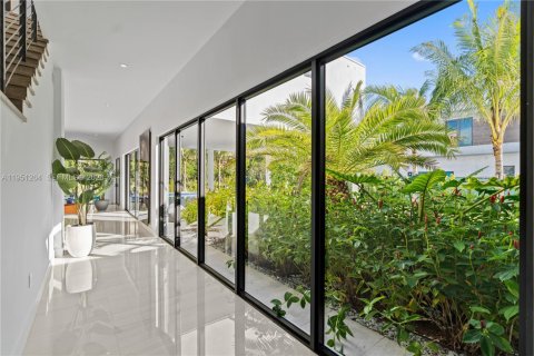 Купить виллу или дом в Уэстон, Флорида 6 спален, 498.7м2, № 2153136 - фото 28