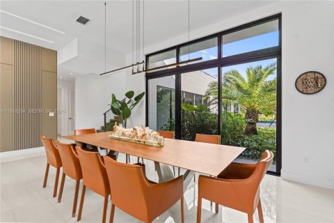 Купить виллу или дом в Уэстон, Флорида 6 спален, 498.7м2, № 2153136 - фото 25