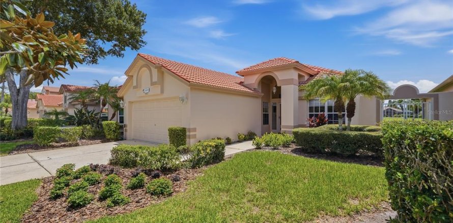 House in Tarpon Springs, Florida 3 bedrooms, 181.44 sq.m. № 2209048